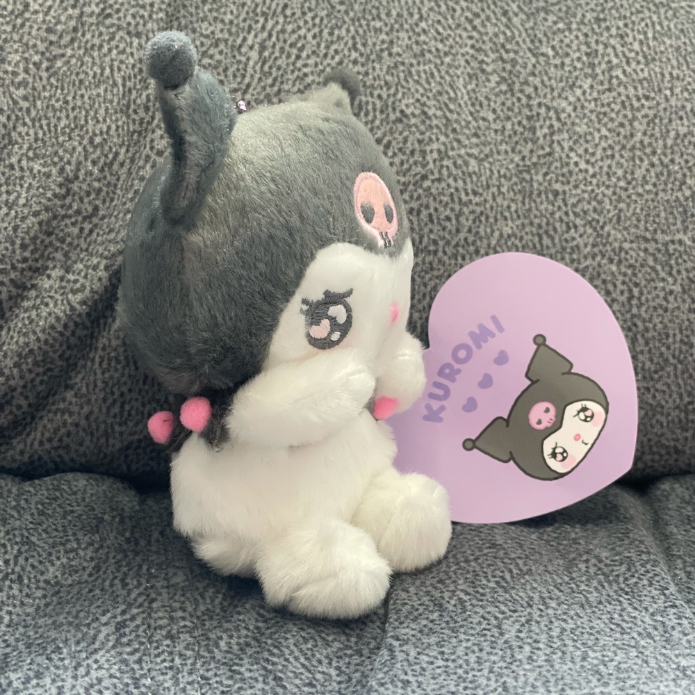 Hearts Eyes Kuromi Plush Plush Keychain (5.5”) - Picture 3 of 10